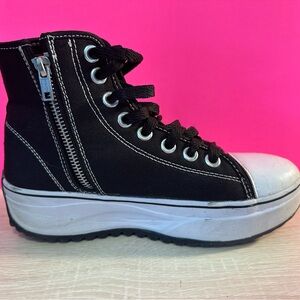 Kids black boots size 6.5